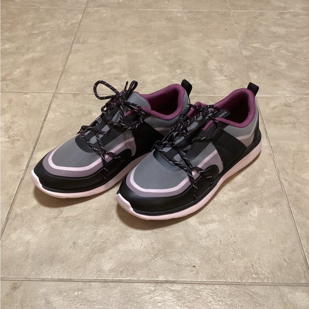 NWOT Vionic Women's Austyn Sneakers, Size 9